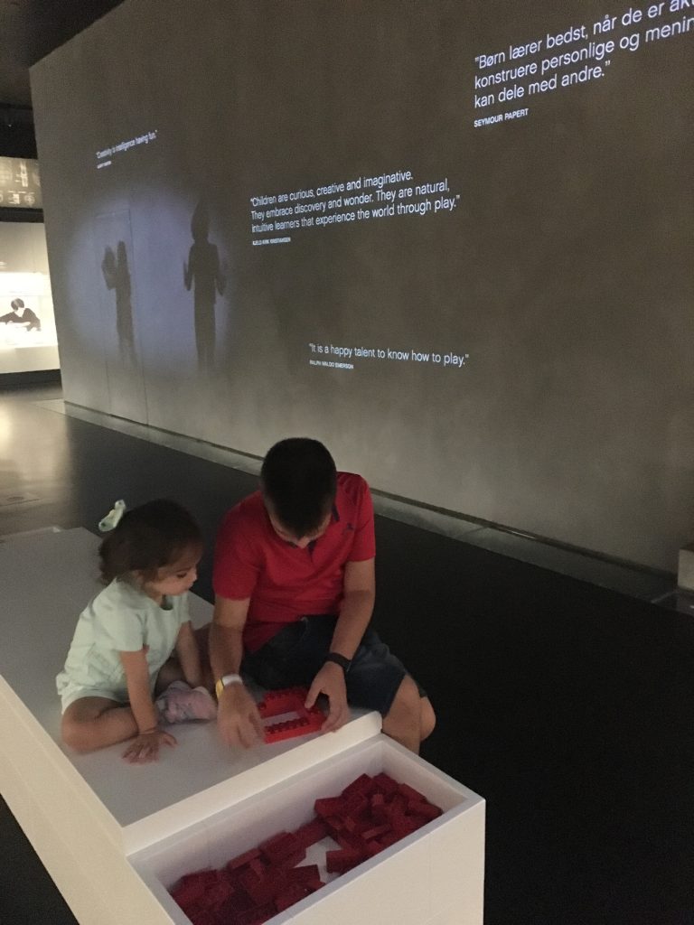 Lego House Müzesi Duvarındaki "Oyun" İle İlgili Sözler